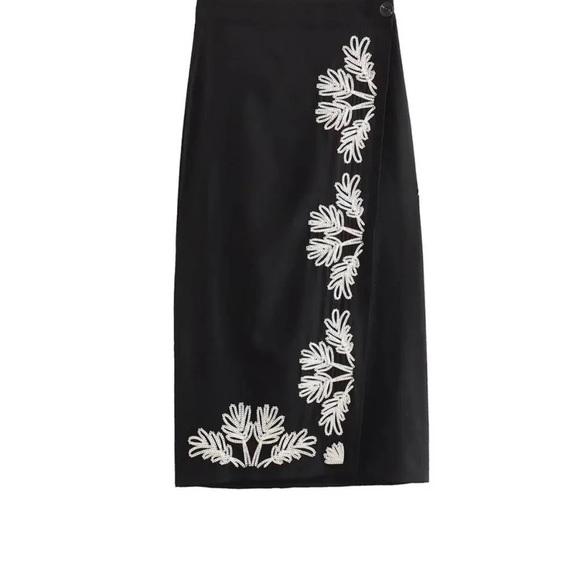 Embroidered midi skirt - Picture 2 of 3